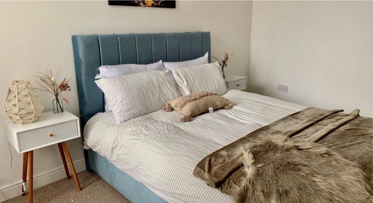Penthouse, 2 Bedroom Apartment *