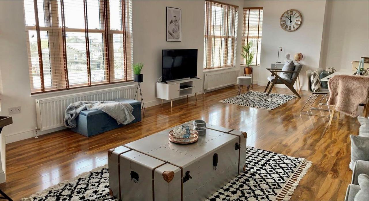 Penthouse, 2 Bedroom Apartment *